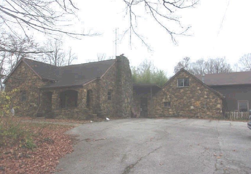 1st image of 2323 W Arlington Rd