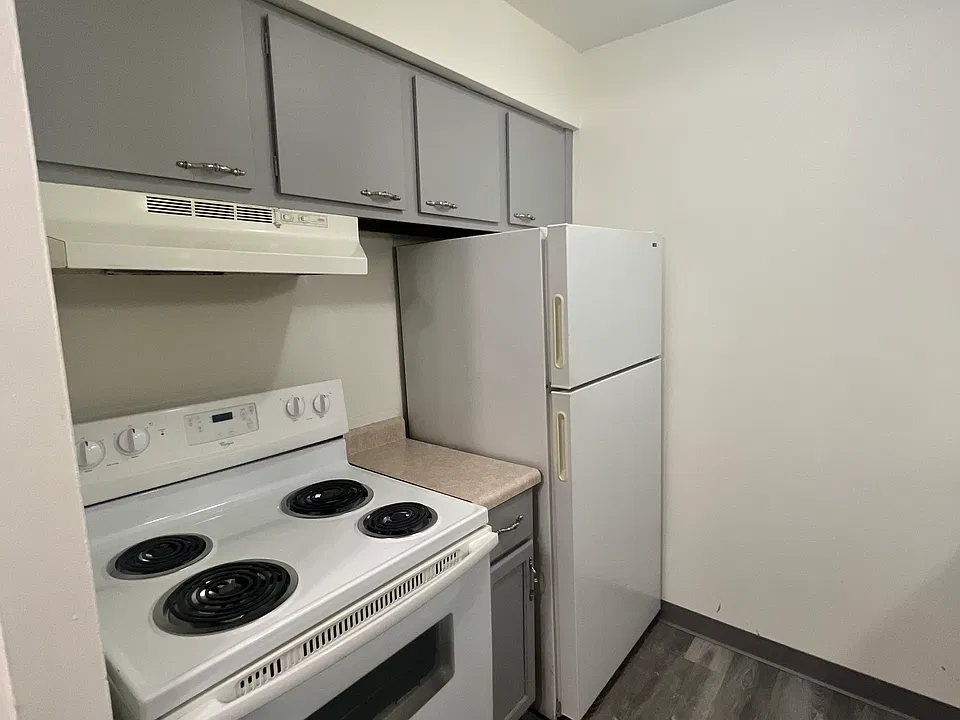 911 Old Marion Rd NE #215