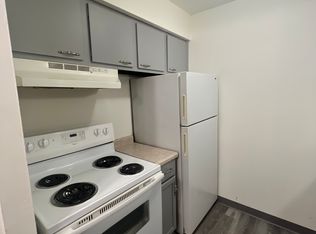 911 Old Marion Rd NE #215, Cedar Rapids, IA 52402