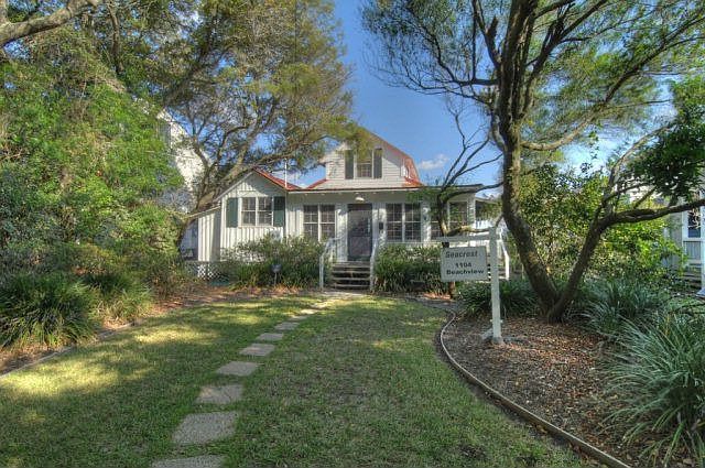 1st image of 1104 Beachview Dr