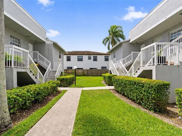 422 NE 210th Circle Ter APT 102, Miami, FL 33179
