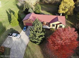 16283 Hilltop Dr, Linden, MI 48451