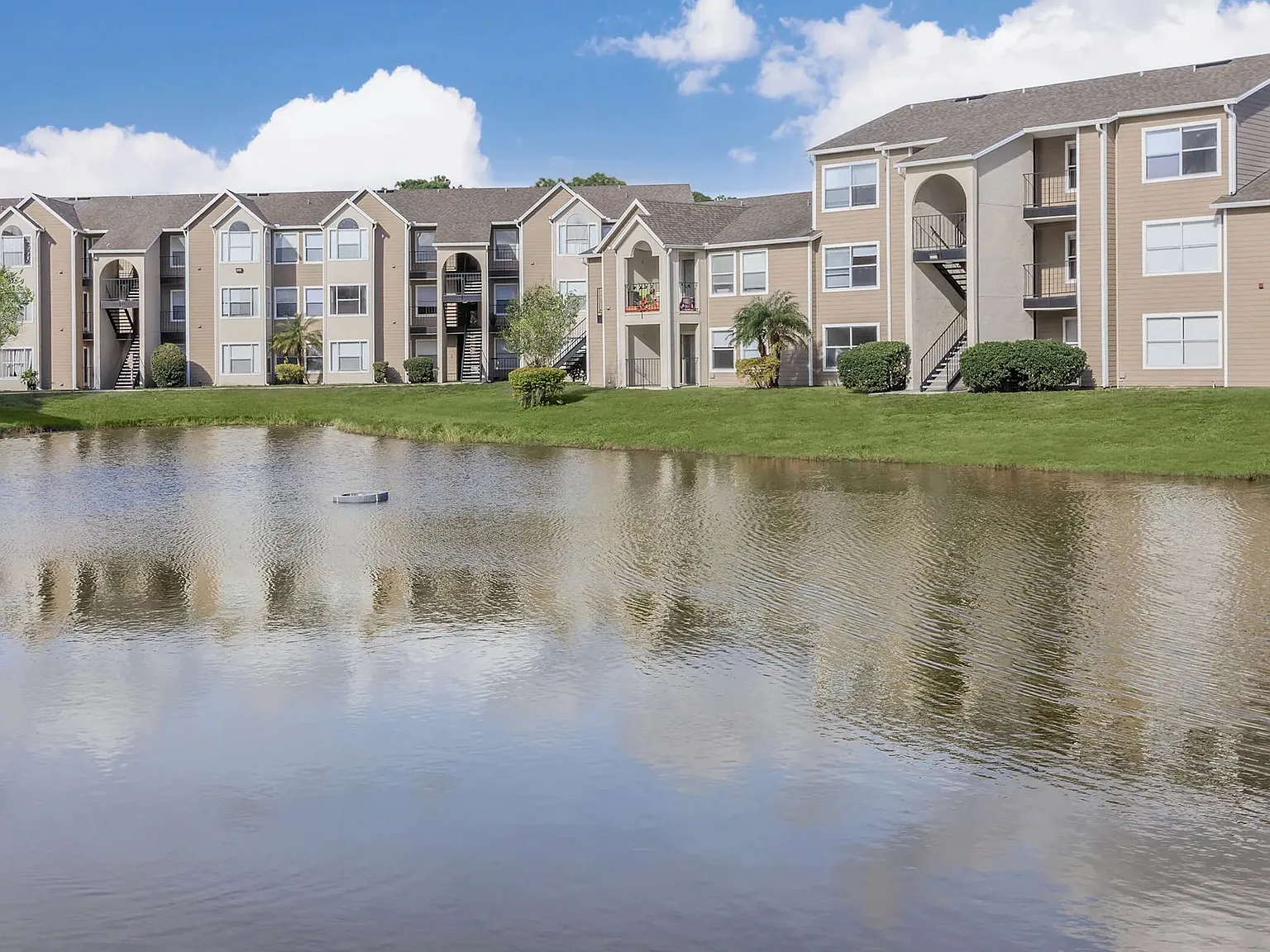 Walden Palms Apartments — Photo 1