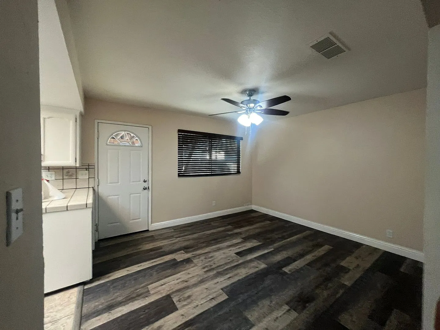 105 Lombardy Ln - Home- 3 Bedrooms -2 Bathrooms - Home — Photo 4