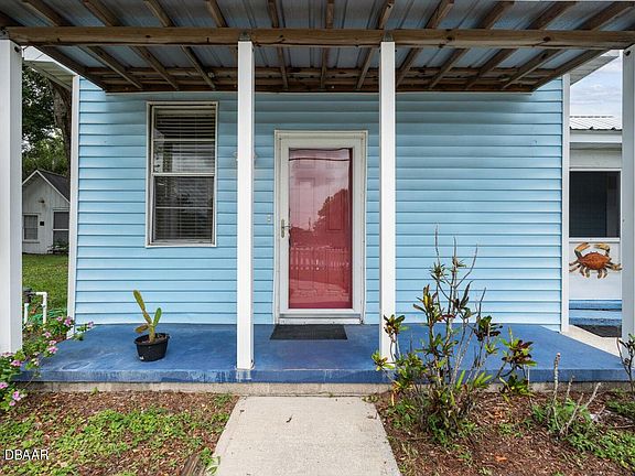 3rd image of 220 6th St