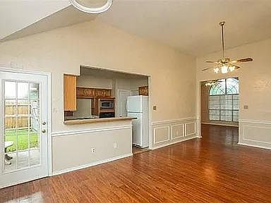 4th image of 2668 Village Green Dr