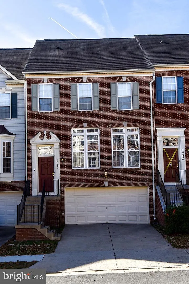 3 bed, 3.0 bath, 2568 sqft, $3,450 — Photo 3