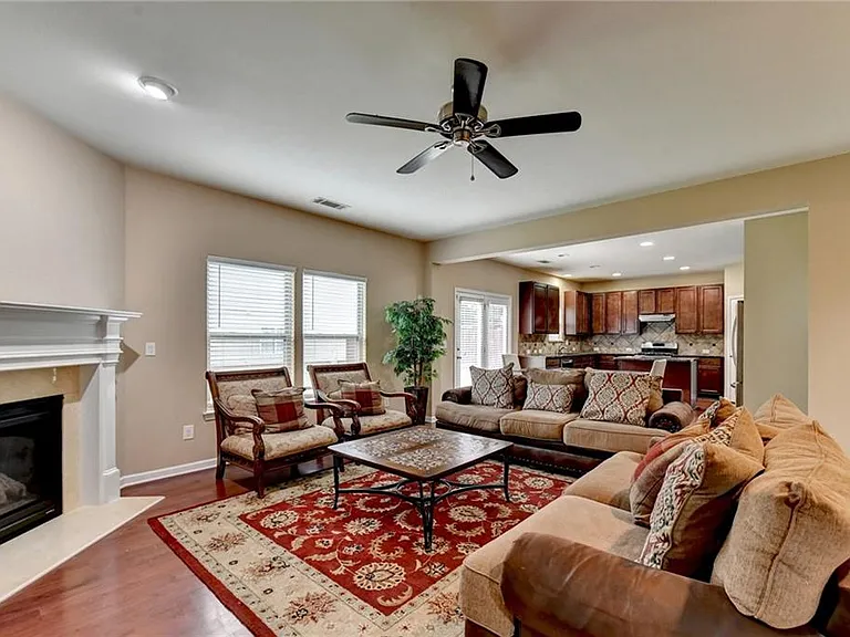 4228 Woods Creek Ln — Photo 18