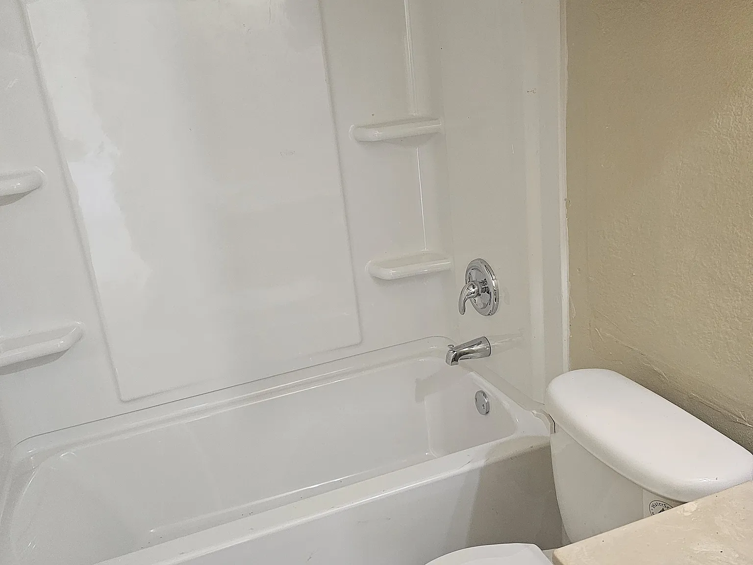 3 bed, $950 — Photo 2