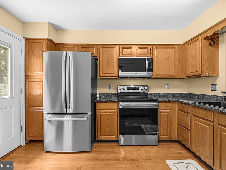 6837 Malton Ct — Photo 17
