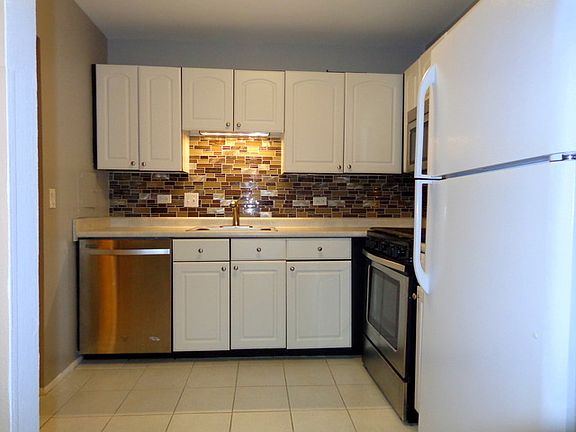 4th image of 720 Wellington Ave Unit 311