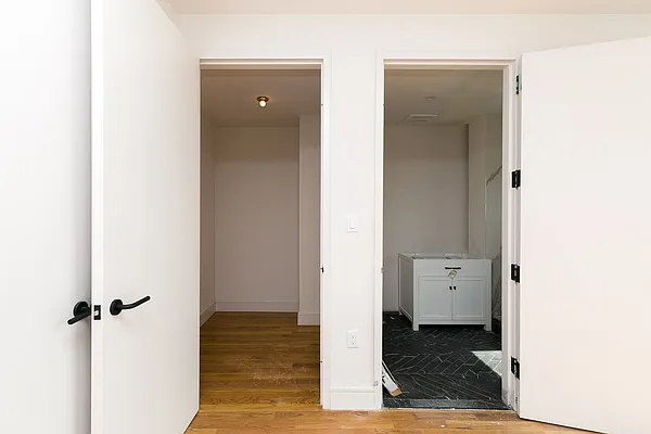 Rented by Nooklyn NYC LLC | media 82