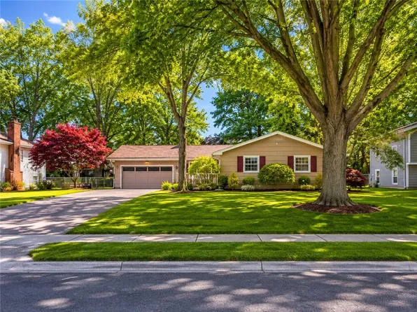 348 Paddy Hill Dr, Rochester, NY 14616