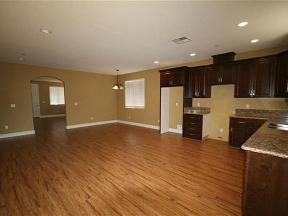 4th image of 1636 Oak Park Dr