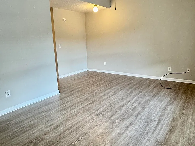 1251 Westpointe Dr #6 — Photo 6