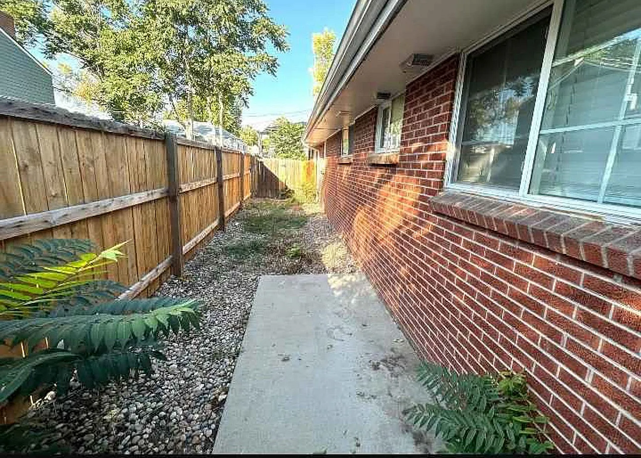Allison Street Townhomes — Photo 3