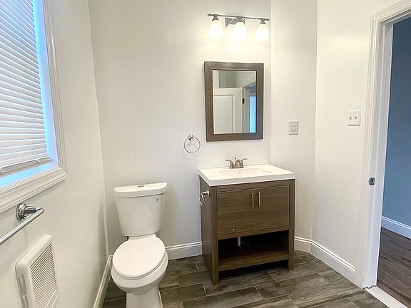5th image of 520 W Westmoreland St #2B