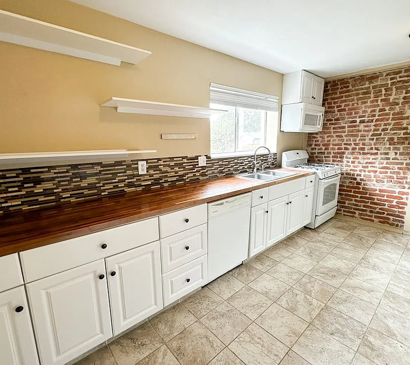 2533-2537 Ames St #2533-1