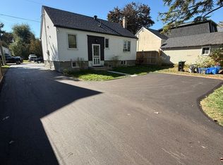 137 Clapperton St, Barrie, ON L4M 3G3