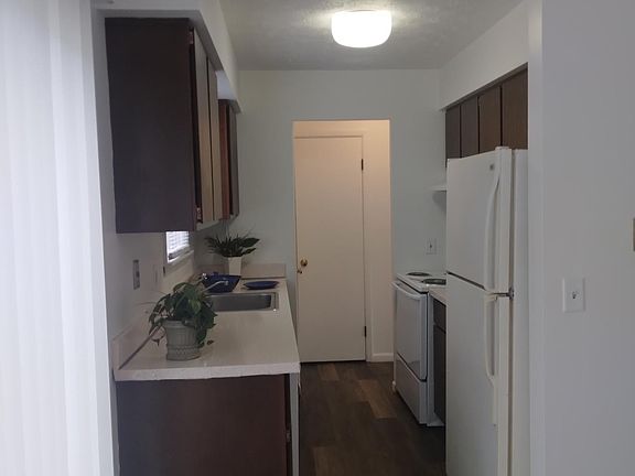 3rd image of 292 Mentor Ave