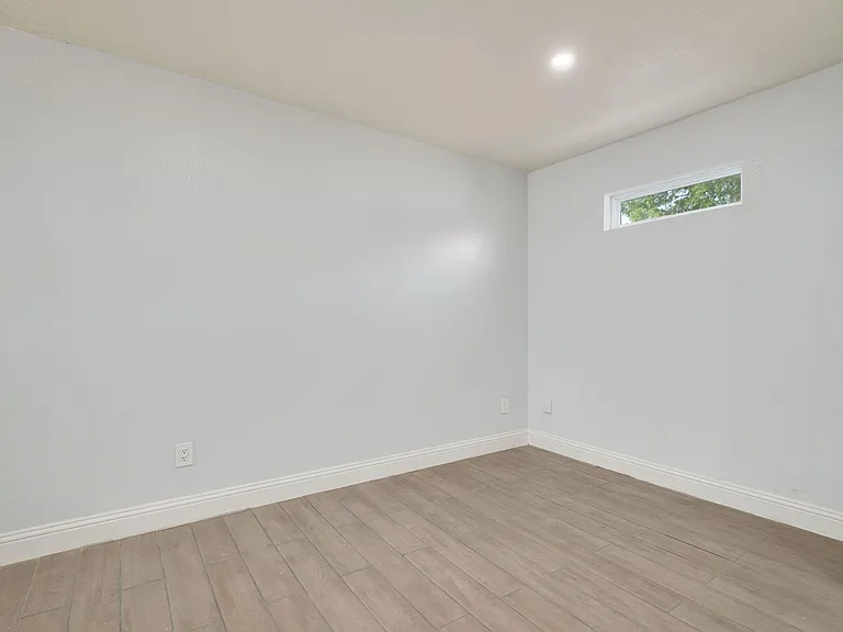 4624 San Jacinto St #B — Photo 10