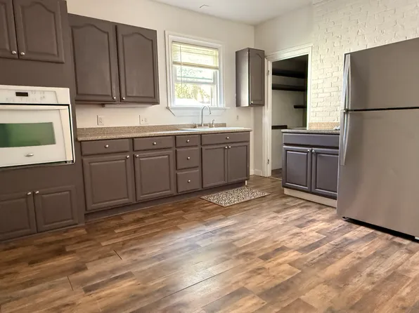 25 James St #B, Rockland, ME 04841