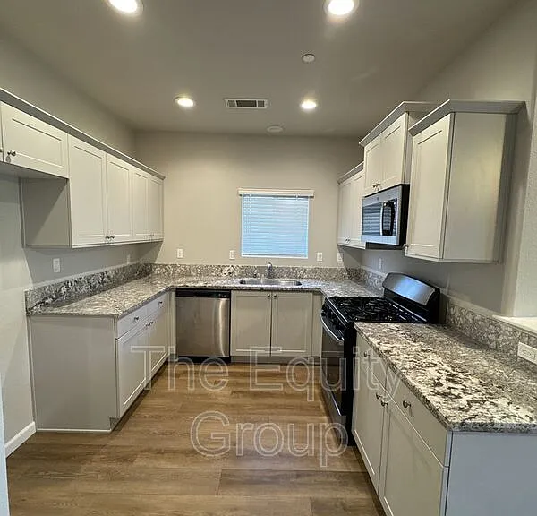 514 S Summit St #103 — Photo 4