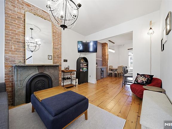 4th image of 22 Laidlaw Ave