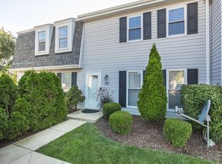 398 Rodenburg Rd, Roselle, IL 60172