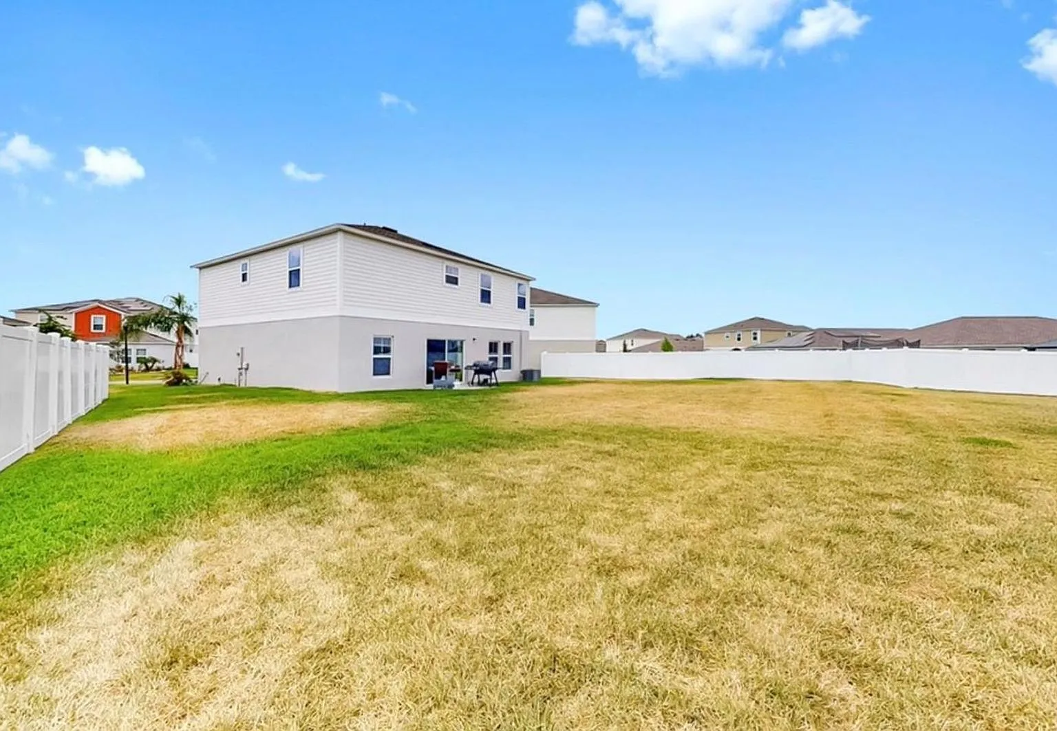 Spacious 5bed - With Amenities! — Photo 2