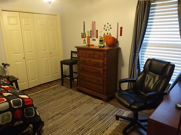 Second upstairs bedroom