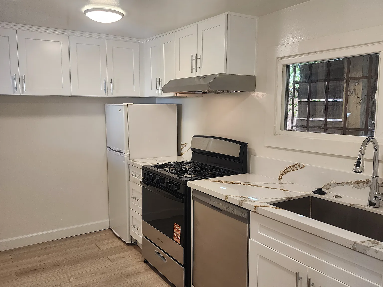 1 bed, $2,300 — Photo 2