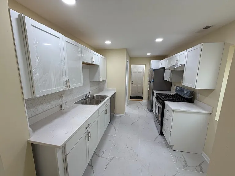 2306 Vermont St — Photo 3