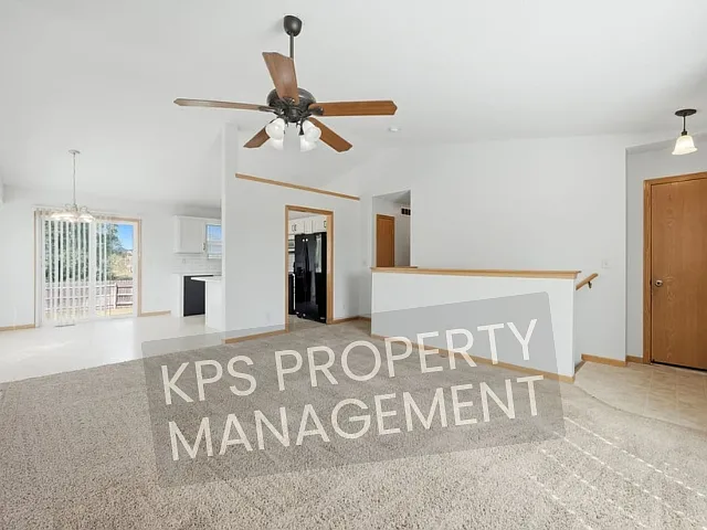 5 bed, 2180 sqft, $1,995 — Photo 4