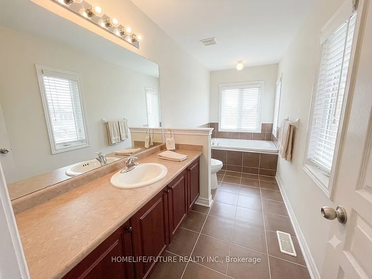 132 William Berczy Blvd — Photo 13