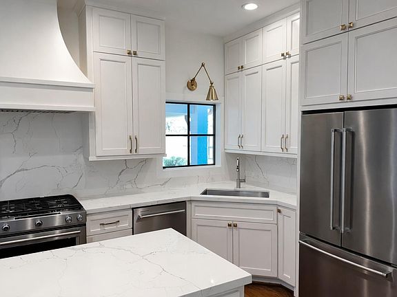 3rd image of 1402 Richelieu Ln