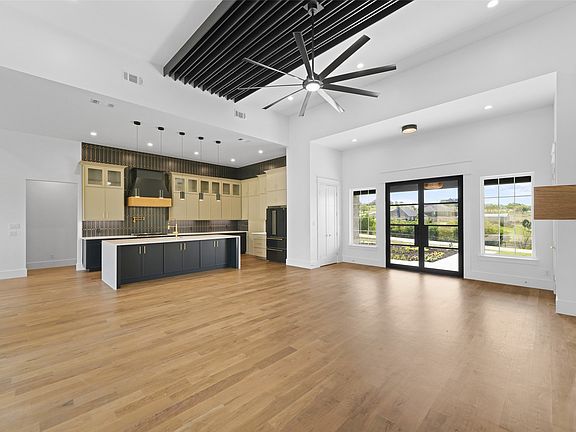 5th image of 168 Maravilla Dr
