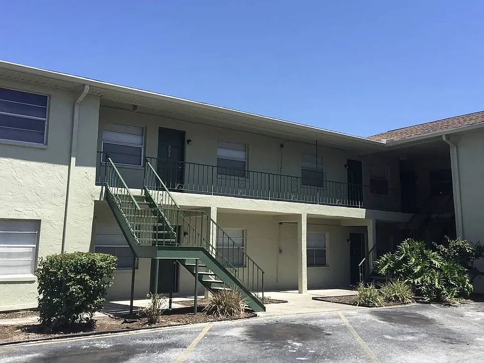 1632 Jefferson Ave #104