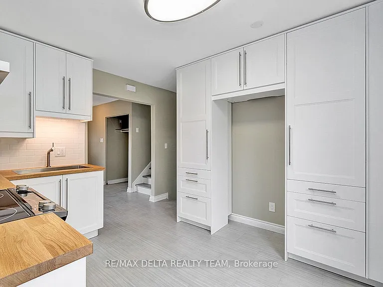 397 Phoenix Cres — Photo 18
