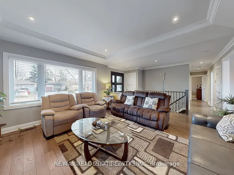 10 Suburban Dr — Photo 5