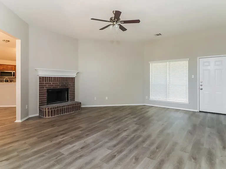 1206 Beacon Hill Dr — Photo 5