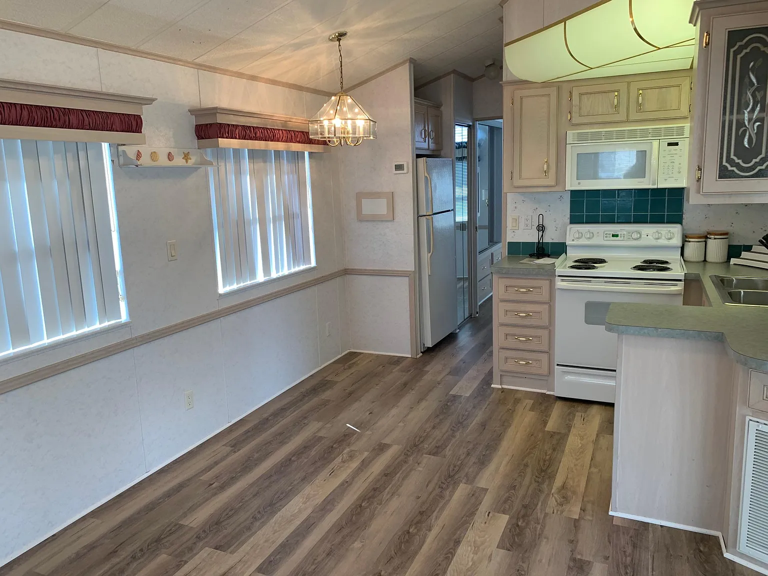 2 bed, 1.5 bath, 500 sqft, $1,350 — Photo 3