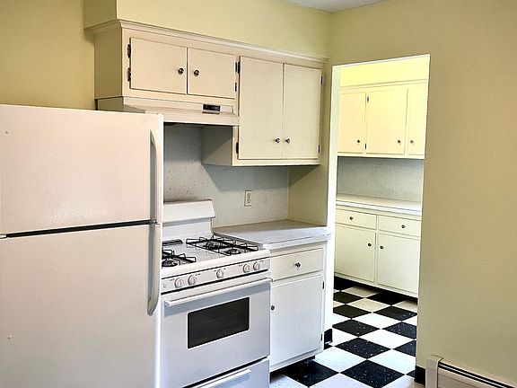 2nd image of 33 Chapin Ave Floor 2