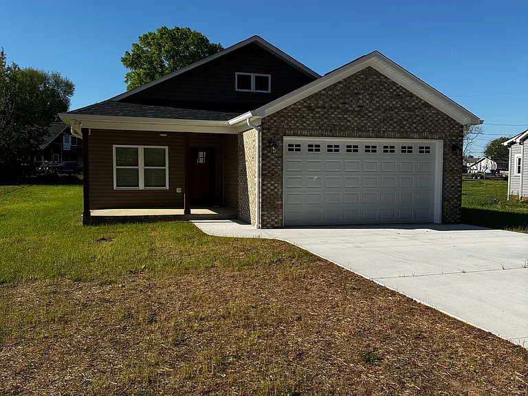 421 Reeves Ave — Photo 2
