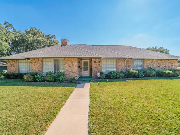 1313 York Dr, Edgecliff Village, TX 76134