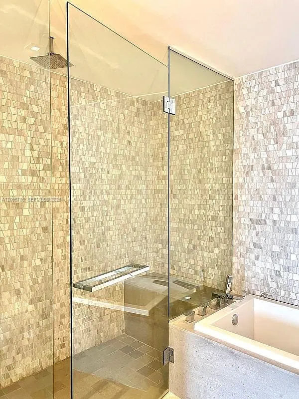 Rise Condo — Photo 3
