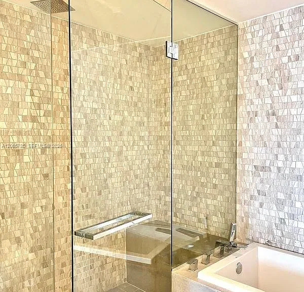 88 SW 7th St #1908 — Photo 3