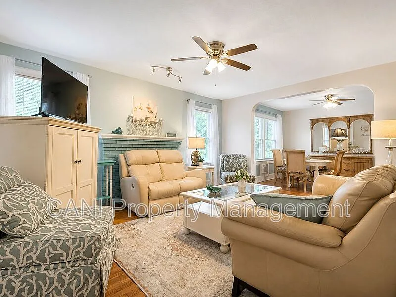 1 bed, 1.0 bath, 950 sqft, $2,200 — Photo 4
