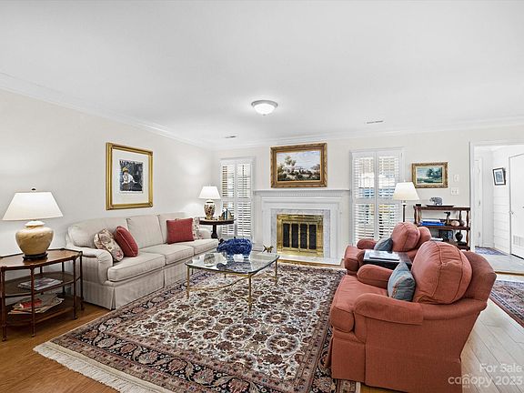 2nd image of 4357 Woodglen Ln