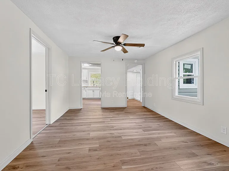 73 Beechwood Ave — Photo 6